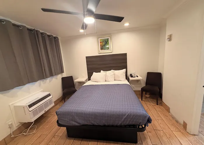 Holland Inn And Suites